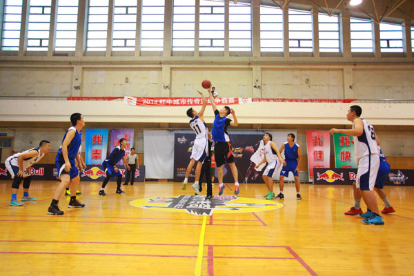 正在视频直播NBA常规赛 湖人vs小牛 科比冲击三连胜